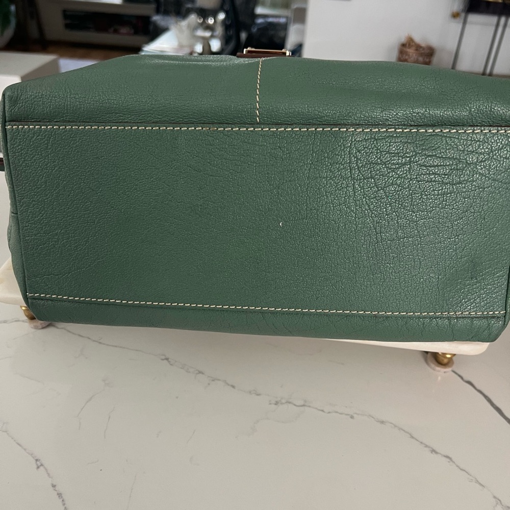Large Dooney and Bourke, green hobo purse like new, no marks at all